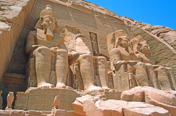 Noche Tour a Asuán y Abu Simbel en coche de Luxor
