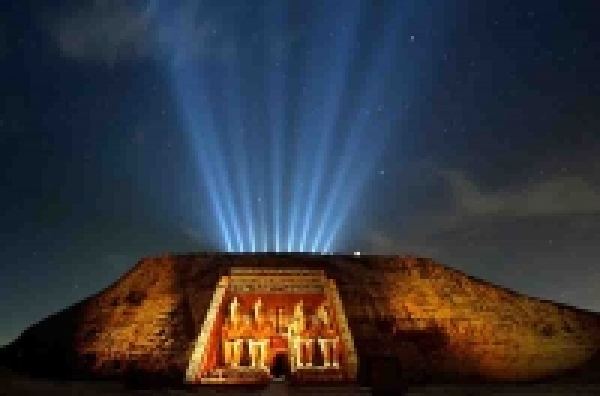 Noche Tour a Abu Simbel desde Asuán en avión